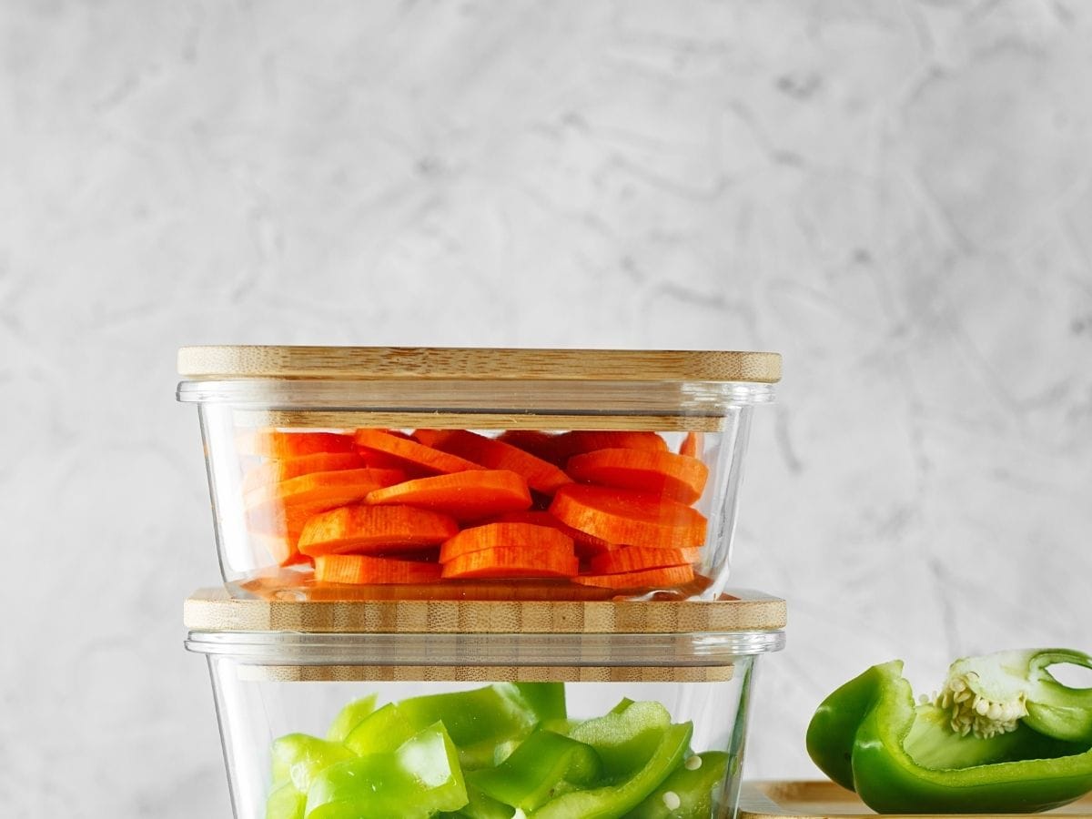 Red and green peppers sliced and put in glasslock containers.